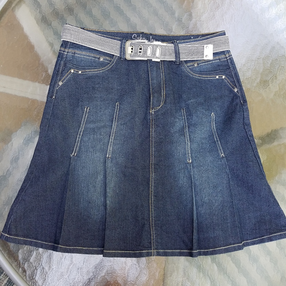 Fab pleated denim skirt with belt